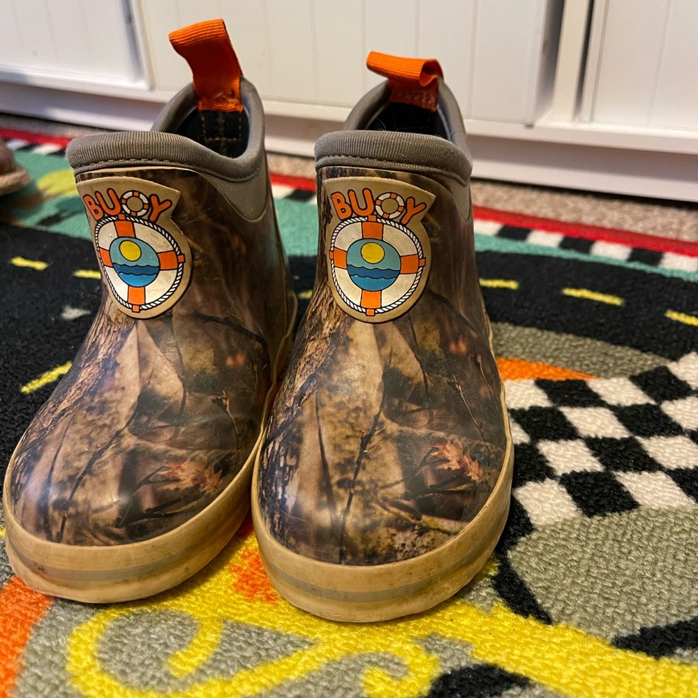 Toddler BUOY boots, size 9!